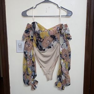 Off the shoulder super cute bodysuit!